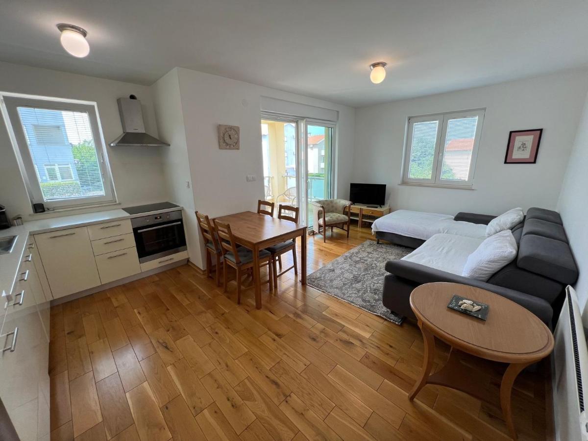 Apartman Sven Malinska Eksteriør bilde